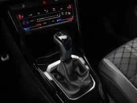 Volkswagen T-Roc 1.5 TSI R-Line , Adaptive cruise, Trekhaak, Apple Carplay thumbnail 11