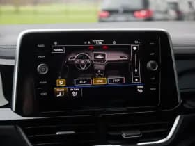 Volkswagen T-Roc 1.5 TSI R-Line , Adaptive cruise, Trekhaak, Apple Carplay thumbnail 16