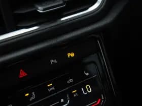 Volkswagen T-Roc 1.5 TSI R-Line , Adaptive cruise, Trekhaak, Apple Carplay thumbnail 18