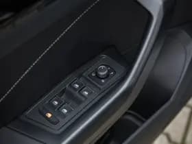 Volkswagen T-Roc 1.5 TSI R-Line , Adaptive cruise, Trekhaak, Apple Carplay thumbnail 22