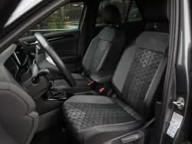 Volkswagen T-Roc 1.5 TSI R-Line , Adaptive cruise, Trekhaak, Apple Carplay thumbnail 6