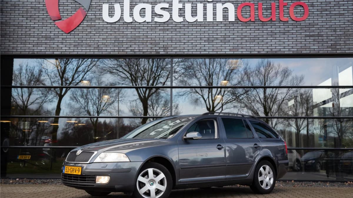 Škoda Octavia Combi 1.6 FSI Elegance Attractive Business , Cruise control, Navigatie, Schuif/Kanteldak — foto 1