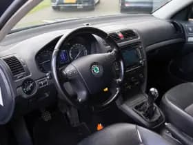 Škoda Octavia Combi 1.6 FSI Elegance Attractive Business , Cruise control, Navigatie, Schuif/Kanteldak thumbnail 4