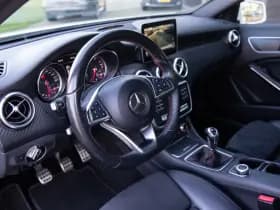 Mercedes-Benz A-Klasse 180 Business Solution AMG Upgrade Edition , Stoelverwarming, Camera, Led, NAP thumbnail 4