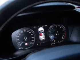 Volvo XC40 2.0 T4 R-Design , Panoramadak, Adap. cruise, Harman/Kardon, thumbnail 6