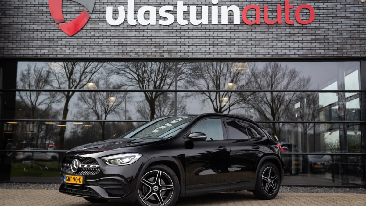 Mercedes-Benz GLA 200 AMG Line , Trekhaak, Achteruitrijcamera, Stoelverwarming, — foto 1