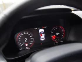 Volvo XC40 1.5 T3 Momentum , Achteruitrijcamera, Cruise control, Navigatie, thumbnail 5
