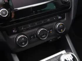 Škoda Octavia Combi 1.6 TDI Greentech Edition Businessline , Panoramadak, Trekhaak, Achteruitrijcamera, thumbnail 17