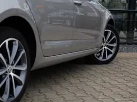 Škoda Octavia Combi 1.6 TDI Greentech Edition Businessline , Panoramadak, Trekhaak, Achteruitrijcamera, thumbnail 9