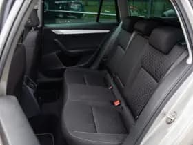 Škoda Octavia Combi 1.6 TDI Greentech Edition Businessline , Panoramadak, Trekhaak, Achteruitrijcamera, thumbnail 10