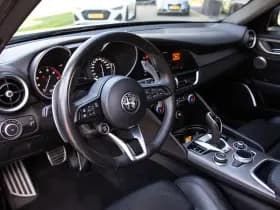 Alfa Romeo Giulia thumbnail 5