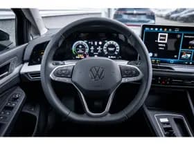 Volkswagen Golf thumbnail 33
