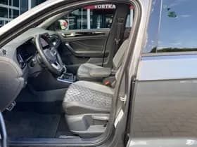 Volkswagen T-Roc thumbnail 11