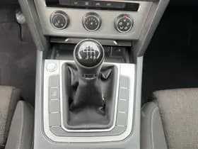 Volkswagen Passat thumbnail 19