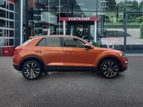 Volkswagen T-Roc thumbnail 4