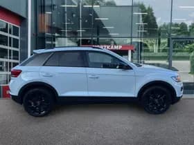 Volkswagen T-Roc thumbnail 4