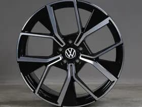 Volkswagen Tiguan thumbnail 4