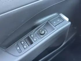 Volkswagen T-Roc thumbnail 23