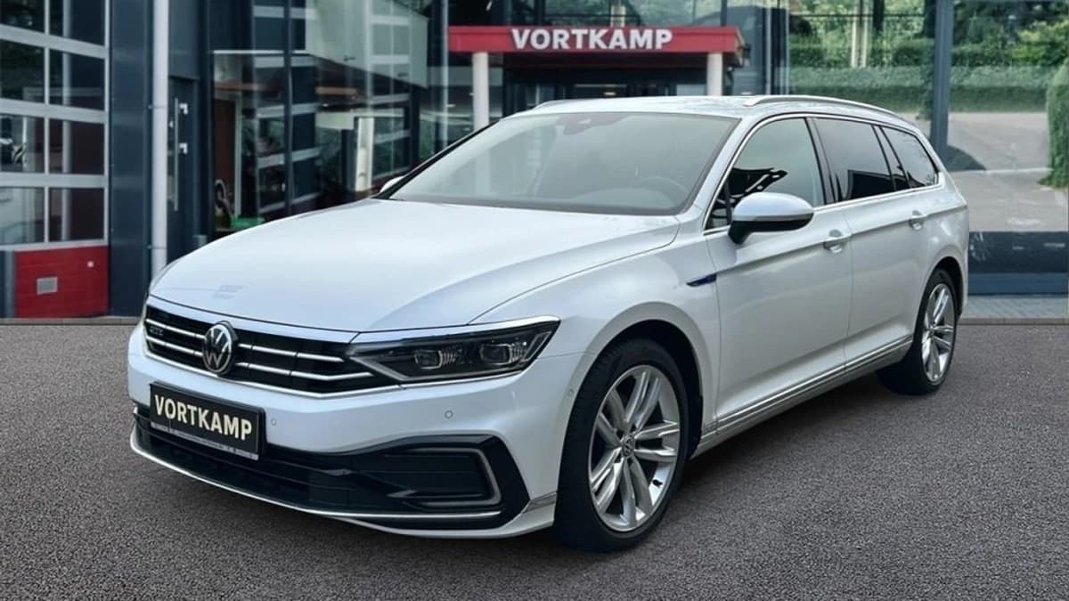 Volkswagen Passat — foto 1