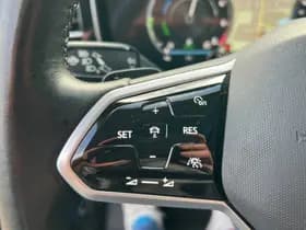 Volkswagen Touareg thumbnail 21