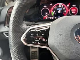 Volkswagen Golf thumbnail 17