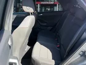 Volkswagen T-Roc thumbnail 11