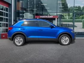Volkswagen T-Roc thumbnail 4