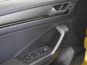 Volkswagen T-Roc 1.0 TSI Style 2-Tone Camera Apple Carplay Adapt-cruise Clima 1e eigenaar thumbnail 17