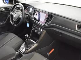 Volkswagen T-Roc 1.0 TSI Style 2-Tone Camera Apple Carplay Adapt-cruise Clima 1e eigenaar thumbnail 25