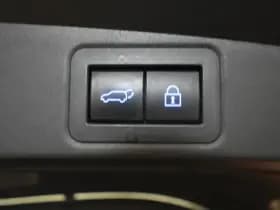 Toyota Corolla 1.8 Hybrid Premium Head-Up Virtual EL aKlep Bi-Tone Cam Cruise Stoel + Stuur Ver Navi thumbnail 2