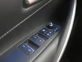 Toyota Corolla 1.8 Hybrid Premium Head-Up Virtual EL aKlep Bi-Tone Cam Cruise Stoel + Stuur Ver Navi thumbnail 22