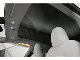 Tesla Model Y RWD 58 kWh 455 Km bereik LFP accu SOH 92% EL aKlep Camera Autopilot Panodak Camera thumbnail 5