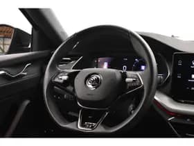Skoda Octavia iV Sportline PHEV 204PK Trekgewicht ZW Hemel el RS Mem Seats Camera Virtual EL AKlep Dodeh detec thumbnail 26