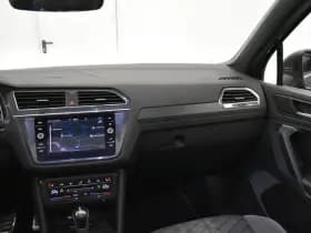 Volkswagen Tiguan 1.5 TSI R-Line EL Trekh+aKlep Panodak Virtual Camera Zwarte hemel bkl thumbnail 27