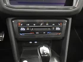 Volkswagen Tiguan 1.5 TSI R-Line EL Trekh+aKlep Panodak Virtual Camera Zwarte hemel bkl thumbnail 34