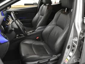 Toyota C-HR 1.8 Hybr Bi-Tone Plus APK 03-2027 VolLeder JBL Sound Camera Stoel Ver Dhoek Detectie thumbnail 2