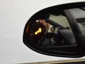 Toyota C-HR 1.8 Hybr Bi-Tone Plus APK 03-2027 VolLeder JBL Sound Camera Stoel Ver Dhoek Detectie thumbnail 4