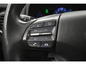 Hyundai Kona EV Premium 64 kWh Warmtepomp Trekhaak SOH 100% 3-Fase CCS Laden Leder Camera thumbnail 12