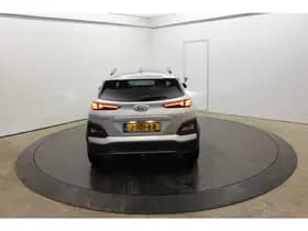 Hyundai Kona EV Premium 64 kWh Warmtepomp Trekhaak SOH 100% 3-Fase CCS Laden Leder Camera thumbnail 24