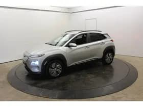 Hyundai Kona EV Premium 64 kWh Warmtepomp Trekhaak SOH 100% 3-Fase CCS Laden Leder Camera thumbnail 48