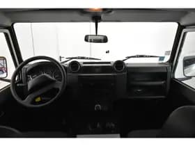 Land Rover Defender thumbnail 7
