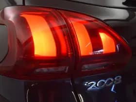 Peugeot 2008 1.2 PureTech 110PK Automaat Navi Cruise PDC V+A thumbnail 22