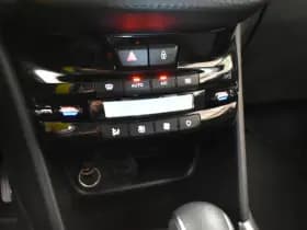 Peugeot 2008 1.2 PureTech 110PK Automaat Navi Cruise PDC V+A thumbnail 38