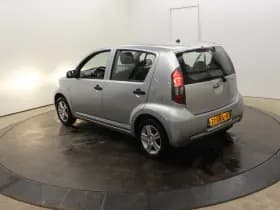 Daihatsu Sirion 2 1.0-12V 70PK Premium 5 Pers 5Drs Airco El Ramen APK 11-2026 thumbnail 43