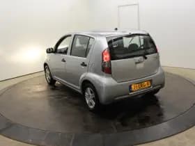 Daihatsu Sirion 2 1.0-12V 70PK Premium 5 Pers 5Drs Airco El Ramen APK 11-2026 thumbnail 44