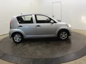 Daihatsu Sirion 2 1.0-12V 70PK Premium 5 Pers 5Drs Airco El Ramen APK 11-2026 thumbnail 56