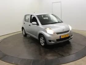 Daihatsu Sirion 2 1.0-12V 70PK Premium 5 Pers 5Drs Airco El Ramen APK 11-2026 thumbnail 62