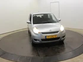 Daihatsu Sirion 2 1.0-12V 70PK Premium 5 Pers 5Drs Airco El Ramen APK 11-2026 thumbnail 64