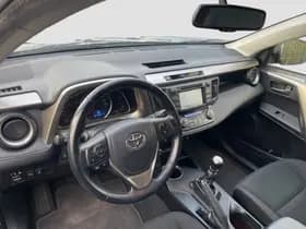 Toyota RAV4 thumbnail 2