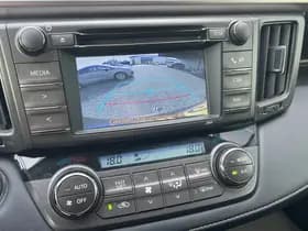 Toyota RAV4 thumbnail 3